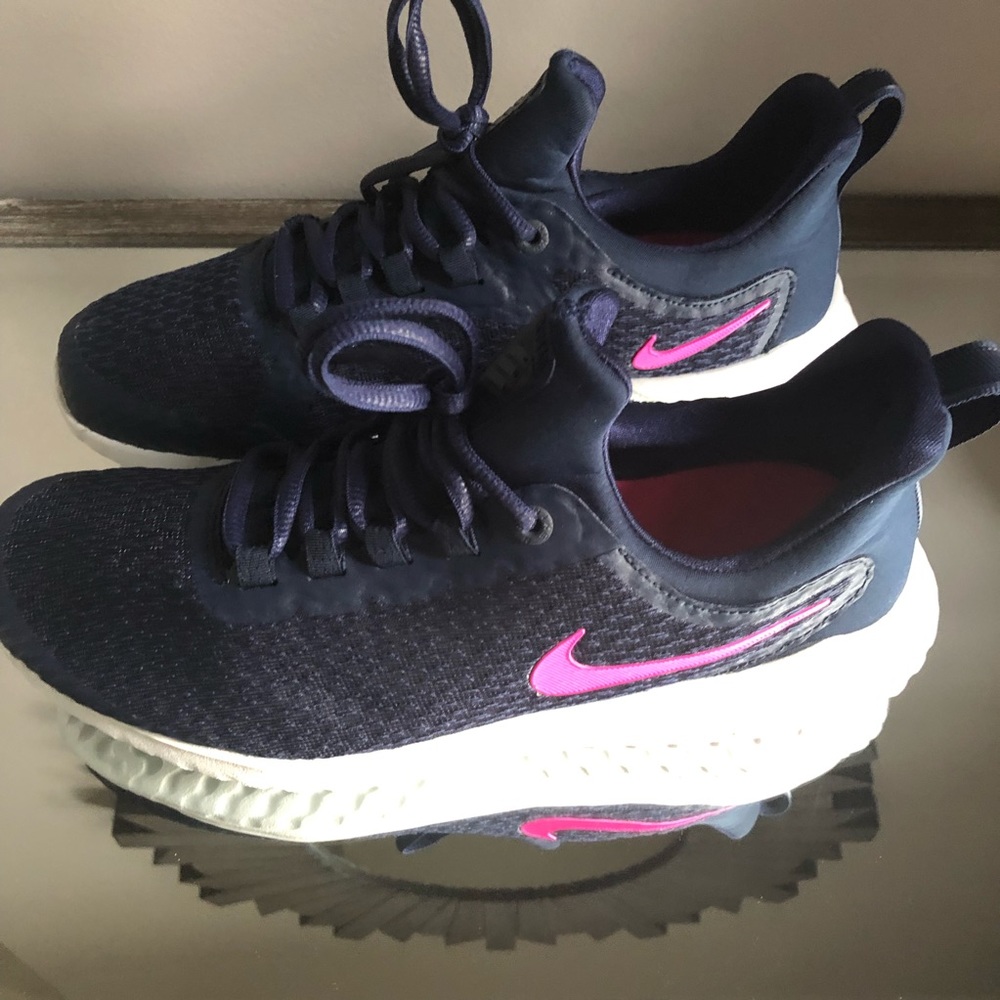 WOMEN’S NIKE RENEW RIVAL RUNNING SHOES - Picture 4 of 8